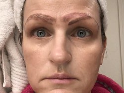 Sulam Alis Demi Cantik, Wanita Ini Malah Punya 4 Alis