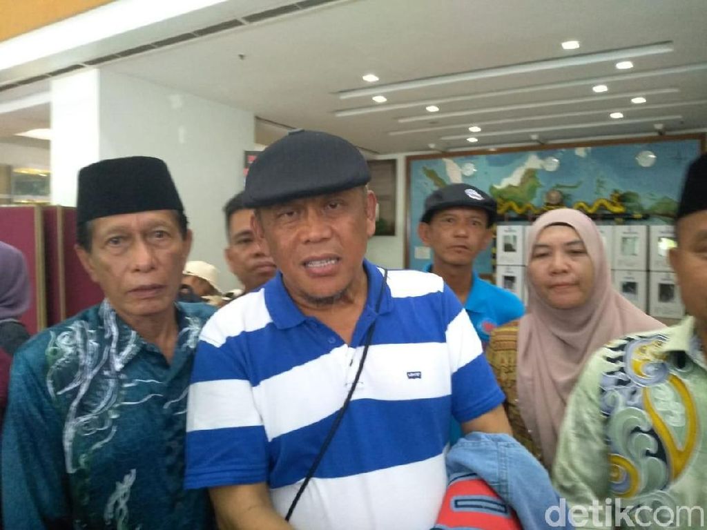 Eggi Sudjana Sambangi KBRI Kuala Lumpur, Minta Rusdi Kirana Dinonaktifkan Eggi Sudjana Sambangi KBRI Kuala Lumpur, Minta Rusdi Kirana Dinonaktifkan