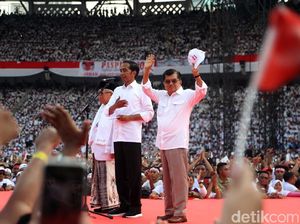 Jokowi: Atas Nama Cinta, Saya Ingin Peluk Kalian Semua Jokowi: Atas Nama Cinta, Saya Ingin Peluk Kalian Semua