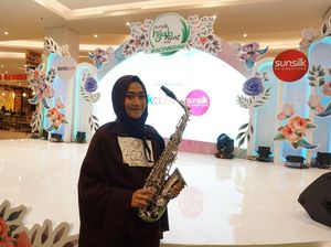 Peserta Sunsilk Hijab Hunt di Padang Nyanyi Sambil Tiup Saxophone