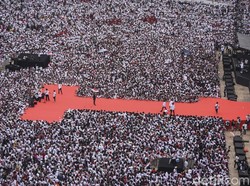 Buka Pidato di Konser Putih Bersatu, Jokowi: Angkat Jempolnya!