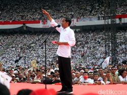 Lagu Bareng Jokowi Tutup Konser Putih Bersatu