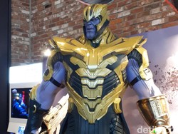 Thanos Berbaju Zirah Jadi Rebutan Foto di Seoul