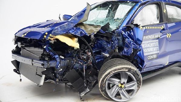 Honda Pamerkan HR-V Hancur Habis Uji Tabrak
