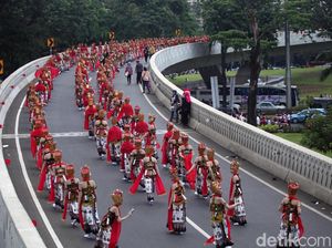 Tarian Jejer Kembang Menur Mengaspal Dukung Jokowi - Amin