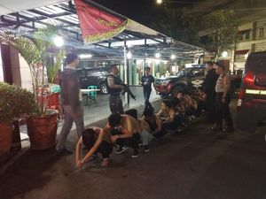 Bawa Senjata Tajam Usai Tawuran, 15 Remaja di Jaksel Ditangkap
