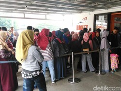 Tiket Prameks Gratis, Warga Berjubel Penuhi Stasiun Kutoarjo