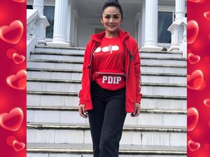 Gaya Caleg Krisdayanti Saat Blusukan, Stylish Pakai High Heels Gaya Caleg Krisdayanti Saat Blusukan, Stylish Pakai High Heels