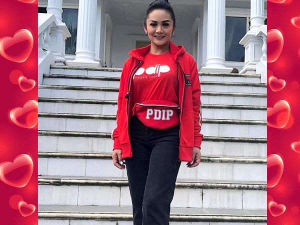 Gaya Caleg Krisdayanti Saat Blusukan, Stylish Pakai High Heels