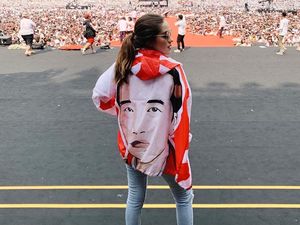 Gaya Para Artis Putihkan GBK di Kampanye Akbar Jokowi-Maruf