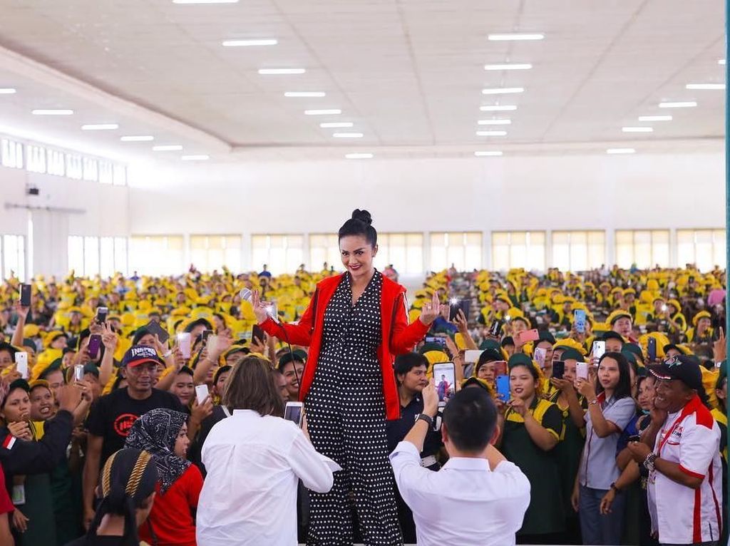 Krisdayanti Temani 2 Caleg Petahana PDIP ke Senayan Krisdayanti Temani 2 Caleg Petahana PDIP ke Senayan