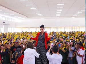 Krisdayanti Temani 2 Caleg Petahana PDIP ke Senayan Krisdayanti Temani 2 Caleg Petahana PDIP ke Senayan