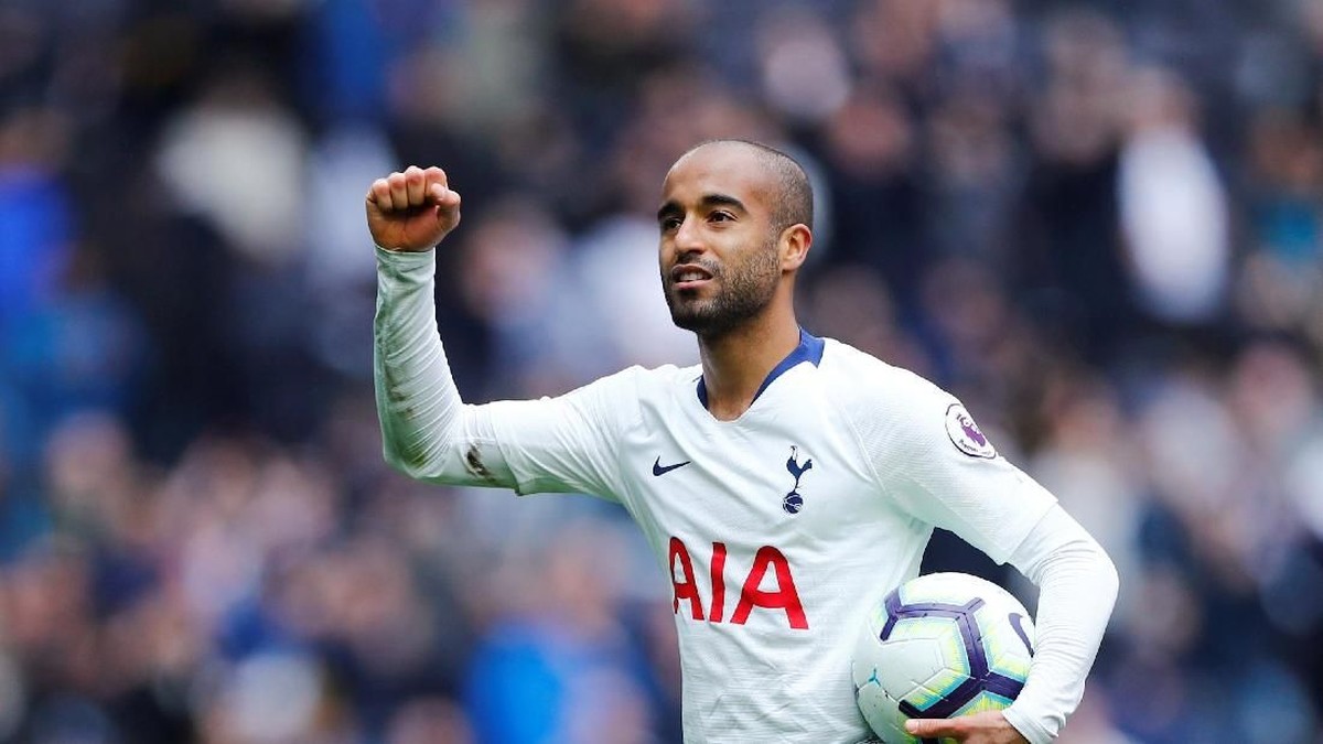 Lucas Moura bikin hat-trick saat Spurs menang 4-0 atas Huddersfield Town (REUTERS/Eddie Keogh)
