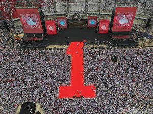 Slank Hangatkan Panggung Konser Putih Bersatu: Nyanyi hingga Iringi Selawat Slank Hangatkan Panggung Konser Putih Bersatu: Nyanyi hingga Iringi Selawat
