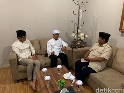 Di Sela Persiapan Debat Kelima Pilpres, Prabowo-Sandiaga Bertemu Aa Gym