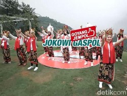 Pertiwi Jatim Angkat Budaya Lokal  dengan Goyang Jempol Jokowi Gaspol