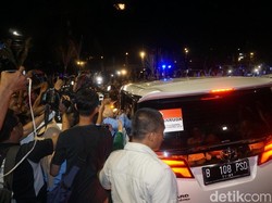 Sapa Relawan di Kertanegara, Prabowo Berangkat ke Lokasi Debat Kelima