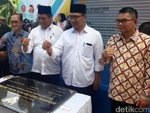 Rudiantara-Ridwan Kamil Resmikan Internet di Desa Digital Sukabumi Rudiantara-Ridwan Kamil Resmikan Internet di Desa Digital Sukabumi