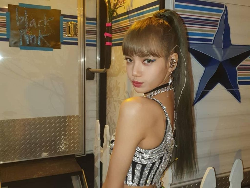 Akrab! Lisa BLACKPINK Hangout Bareng Penyanyi Indonesia Niki Zefanya Akrab! Lisa BLACKPINK Hangout Bareng Penyanyi Indonesia Niki Zefanya