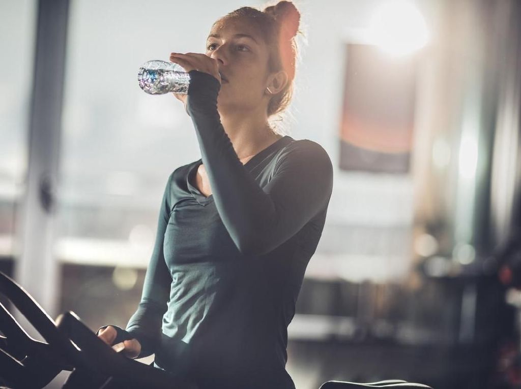 Waktu Terbaik untuk Minum Air Putih Agar Manfaatnya Optimal Waktu Terbaik untuk Minum Air Putih Agar Manfaatnya Optimal
