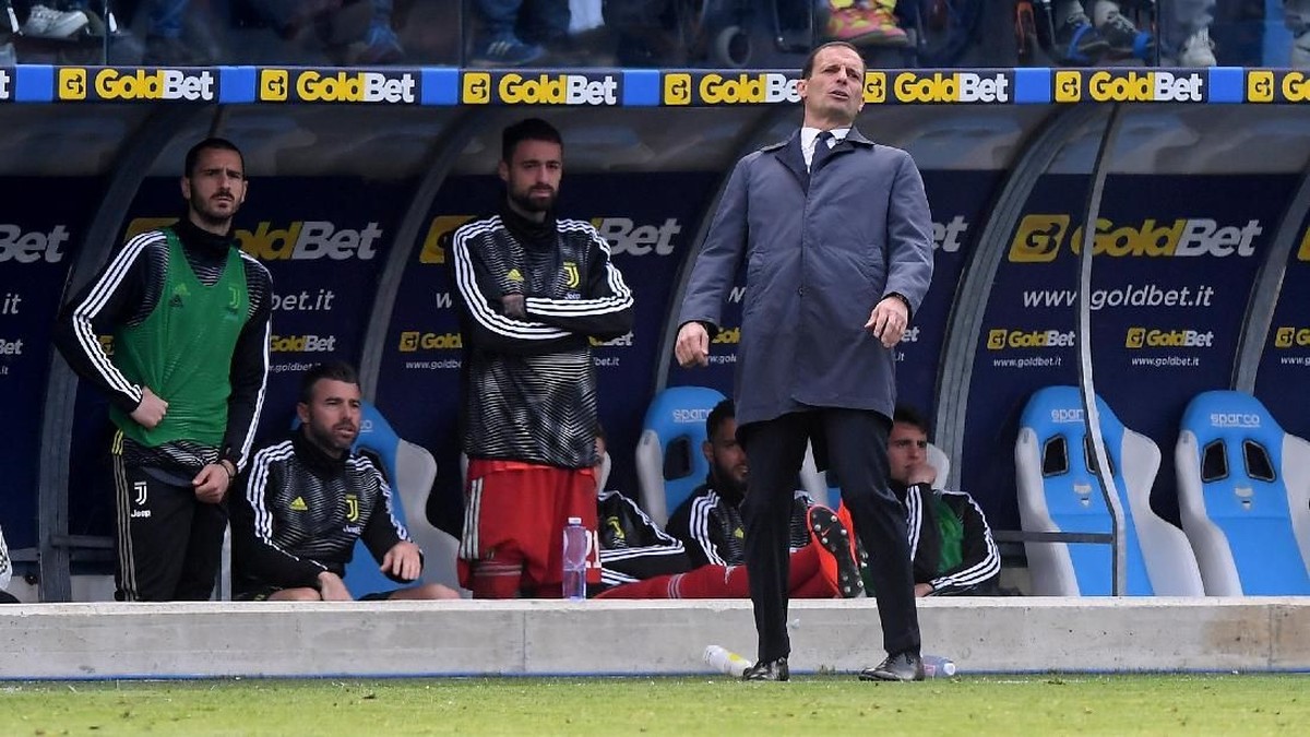 Massimiliano Allegri menyesalkan kekalahan Juventus atas SPAL 1-2 di pekan ke-32 Liga Italia. (Foto: Alberto Lingria/Reuters)