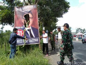 Bawaslu dan Satpol PP Banyuwangi Copoti Alat Peraga Kampanye