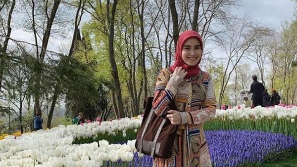 Gaya Ayu Ting Ting Pakai Hijab Saat Liburan di Turki, Masya Allah Cantiknya