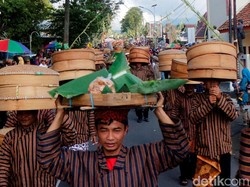 Ribuan Warga Hadiri Grebek Sadranan di Cepogo, Boyolali
