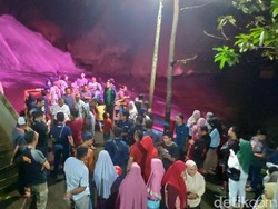 Cantik! Air Terjun Bantimurung di Maros Menyala Warna-warni