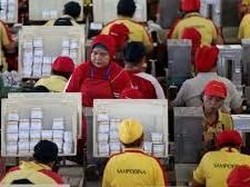 Menaker Bakal Setarakan Gaji Pekerja Perempuan & Laki-laki