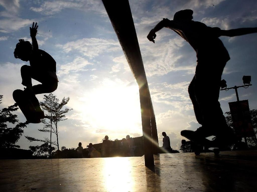 Main Skateboard di Trotoar, Anak Skate di Bali Dihukum Denda Rp 100 Ribu Main Skateboard di Trotoar, Anak Skate di Bali Dihukum Denda Rp 100 Ribu