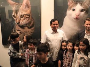 Prabowo Hadiri Pameran Foto Kucing Bobby The Cat di Menteng