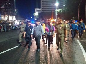 Bawaslu DKI Mulai Bersihkan Baliho Kampanye Caleg-Capres Bawaslu DKI Mulai Bersihkan Baliho Kampanye Caleg-Capres
