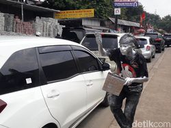 Manusia Silver Gunakan Cat Sablon, Amankah untuk Kulit?