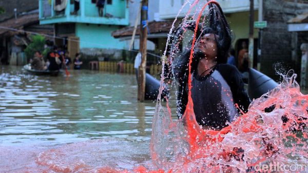 Aksi Teatrikal untuk Korban Banjir Dayeuhkolot