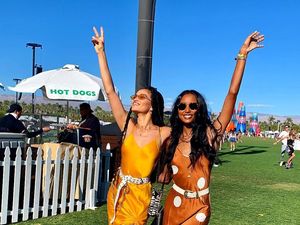 Foto: Gaya Seksi Model Victorias Secret Datang ke Coachella