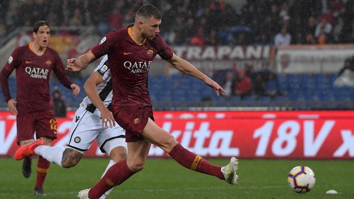 Inter Milan masih menginginkan Edin Dzeko (Foto: Tiziana FABI / AFP)