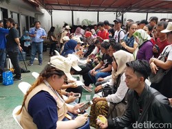 Saking Ramainya, Pencoblos di TPS Malaysia Sampai Pingsan