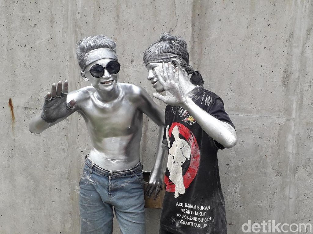 Saran Dokter Kulit Jika Ingin Mewarnai Tubuh ala Manusia Silver Saran Dokter Kulit Jika Ingin Mewarnai Tubuh ala Manusia Silver