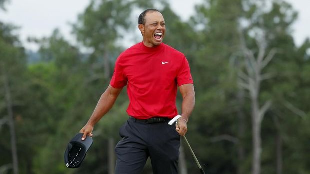 Tiger Woods meluapkan kegembiraan usai berhasil jadi juara.