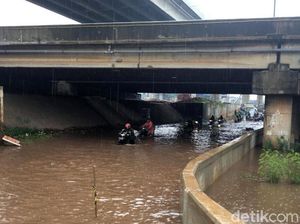 Video Kalimalang Banjir, Banyak Motor Mogok