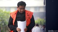 Bowo Sidik yang Terus Menunduk