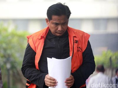 Bowo Sidik yang Terus Menunduk