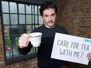 Gaya Kit Harington, si Jon Snow di GOT yang Hobi Ngopi dan Makan