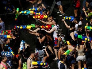 Jamin Turis Tak Telat ke Festival Songkran, Thailand Tambah Layanan Bus