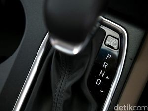Posisi Kaki yang Benar Saat Kendarai Mobil Matik Posisi Kaki yang Benar Saat Kendarai Mobil Matik