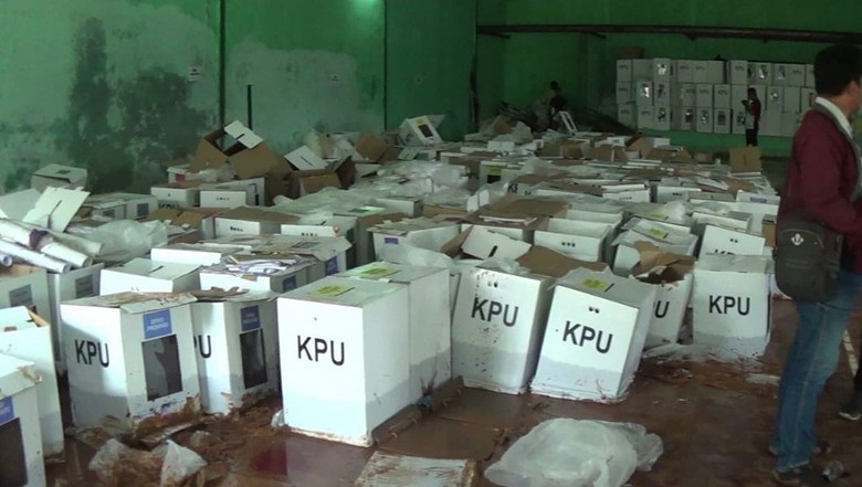 680 Kotak Suara Rusak Terendam Lumpur, KPU Bogor Keluarkan Cadangan