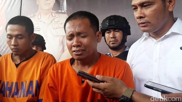 Tangis Sesenggukan Pemutilasi Mayat Dalam Koper