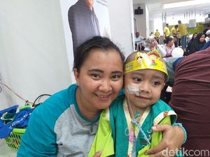 Dari Ambon ke Jakarta, Apriani Perjuangkan Kesembuhan Kanker Anaknya Dari Ambon ke Jakarta, Apriani Perjuangkan Kesembuhan Kanker Anaknya