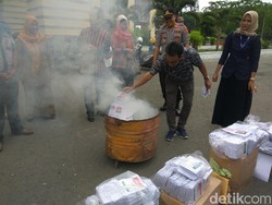 1.275 Surat Suara Rusak dan Sisa di Banda Aceh Dibakar